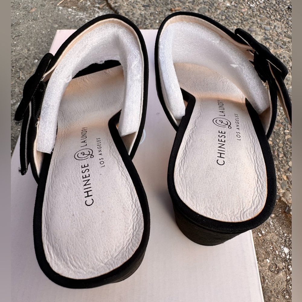 CHINESE LAUNDRY Yippy Block Heel Buckle Straps - Picture 10 of 10